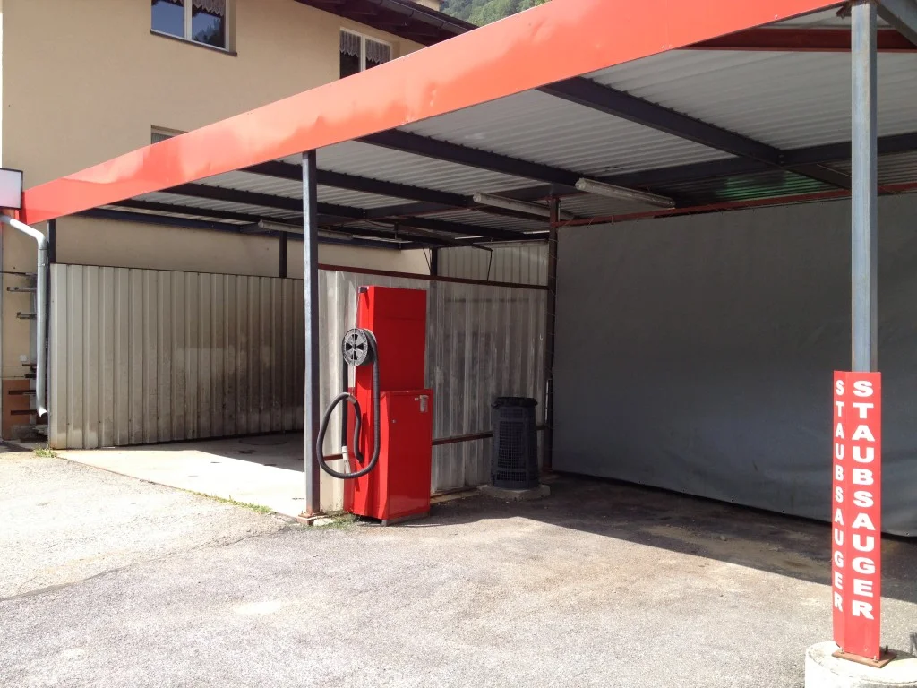 Tankstelle und Autowaschanlage 1